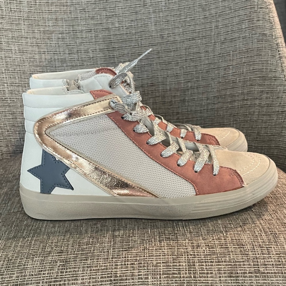 ShuShop • Multicolor High-Top Sneakers. Size 8.5
